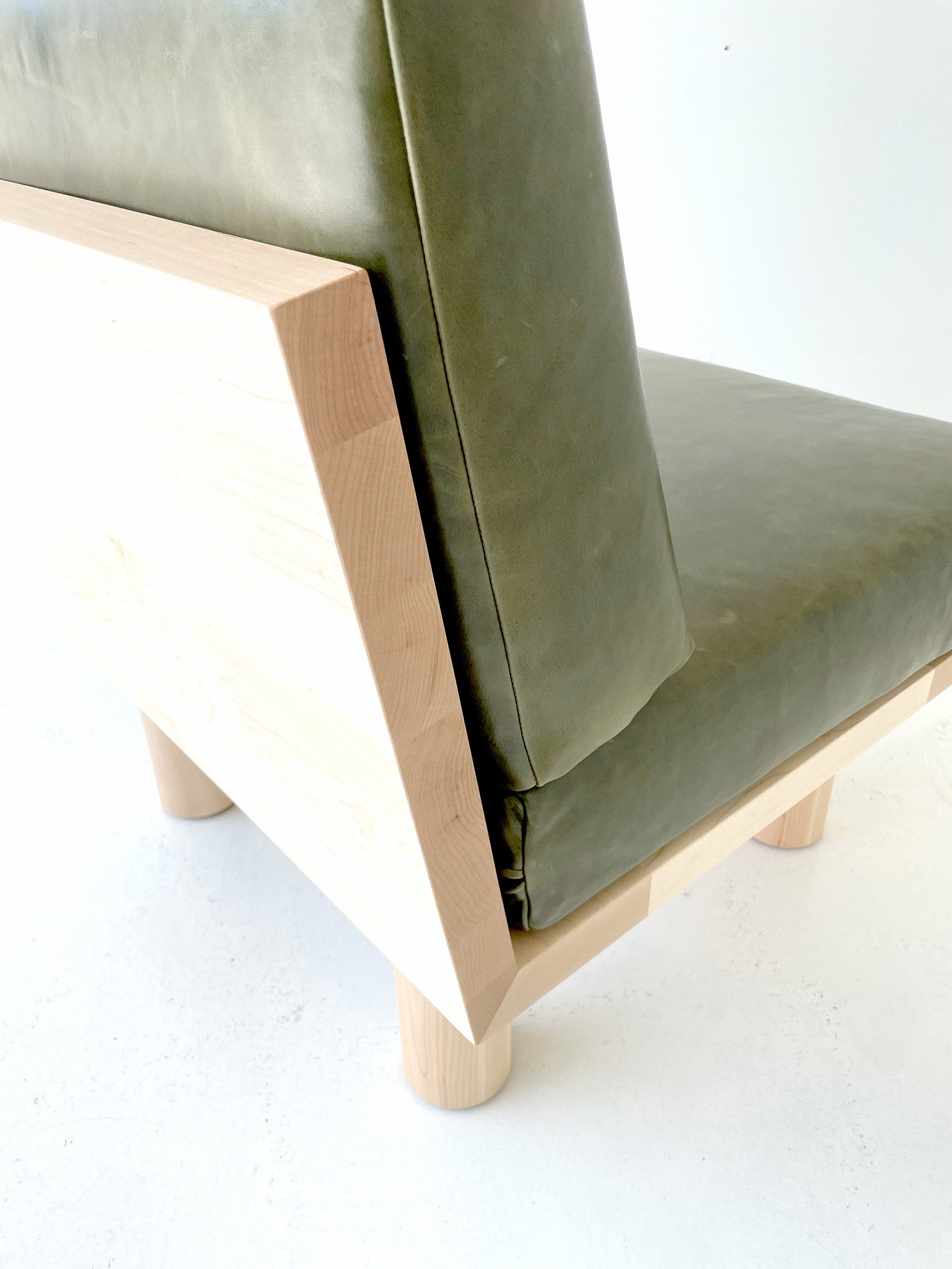 Turned Leg Suelo Side Chair In Leather And Maple - 3021