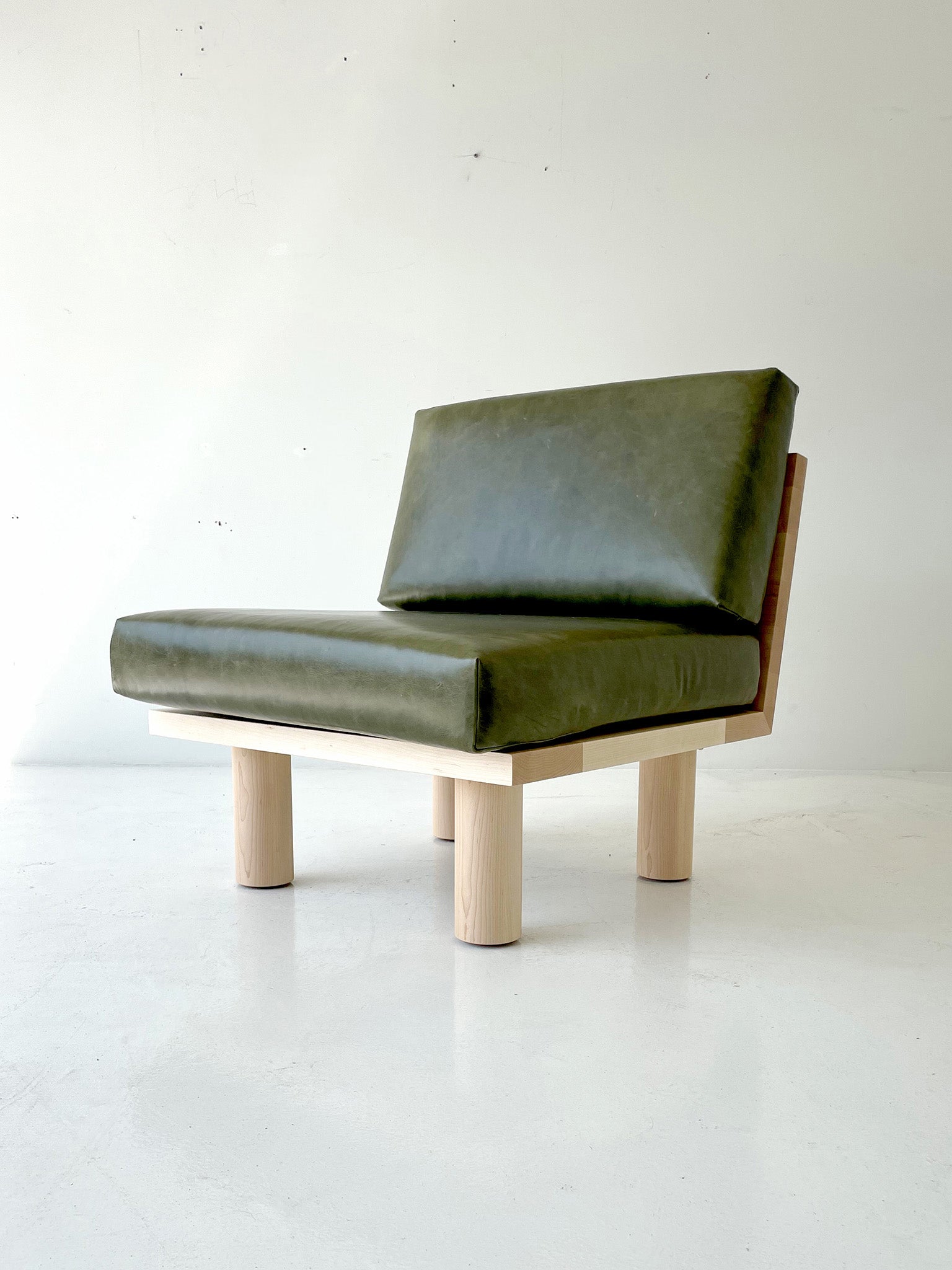 Turned Leg Suelo Side Chair In Leather And Maple - 3021