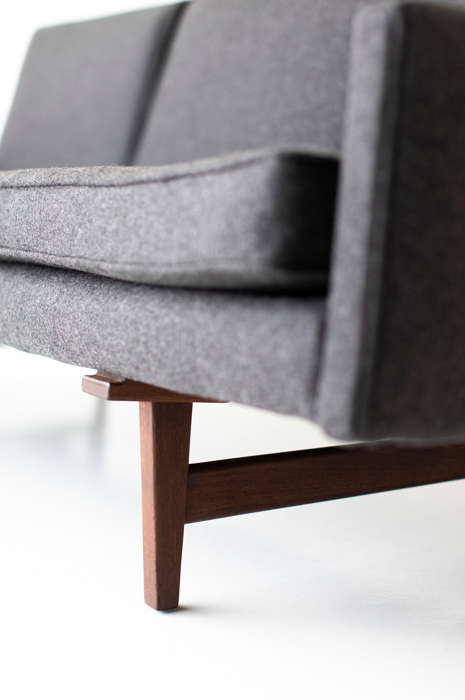 Jens Risom Sofa for Risom Design Inc. - 05211801