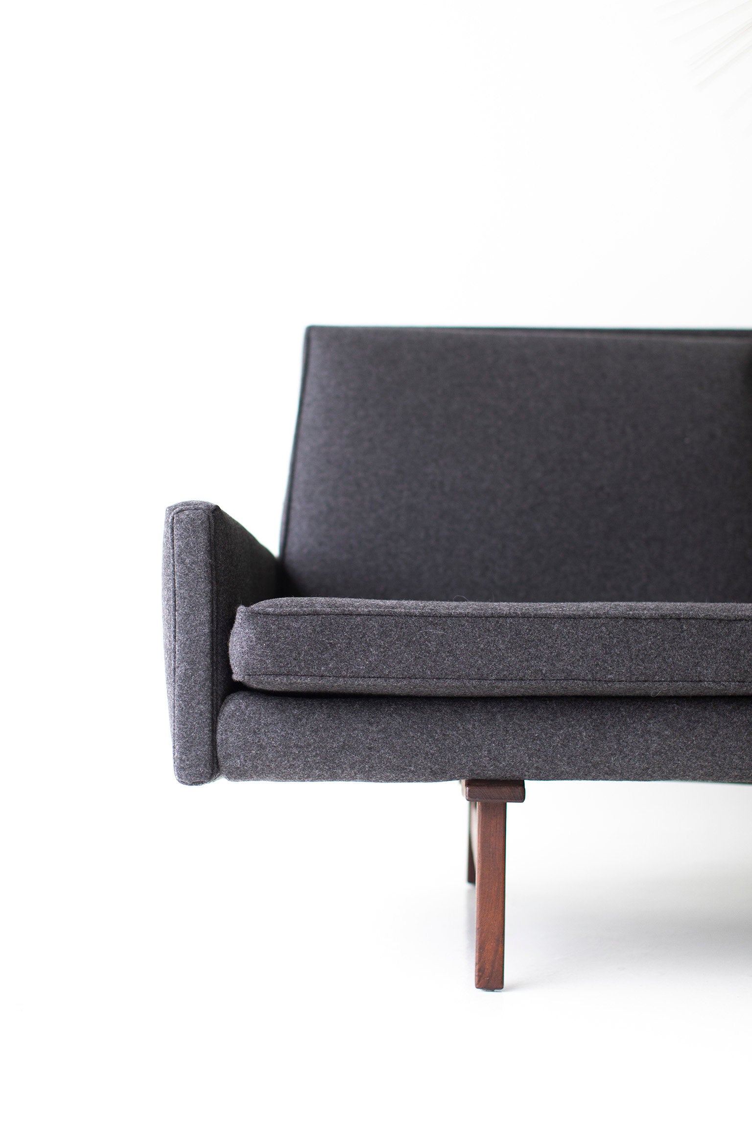 Jens Risom Sofa for Risom Design Inc. - 05211801