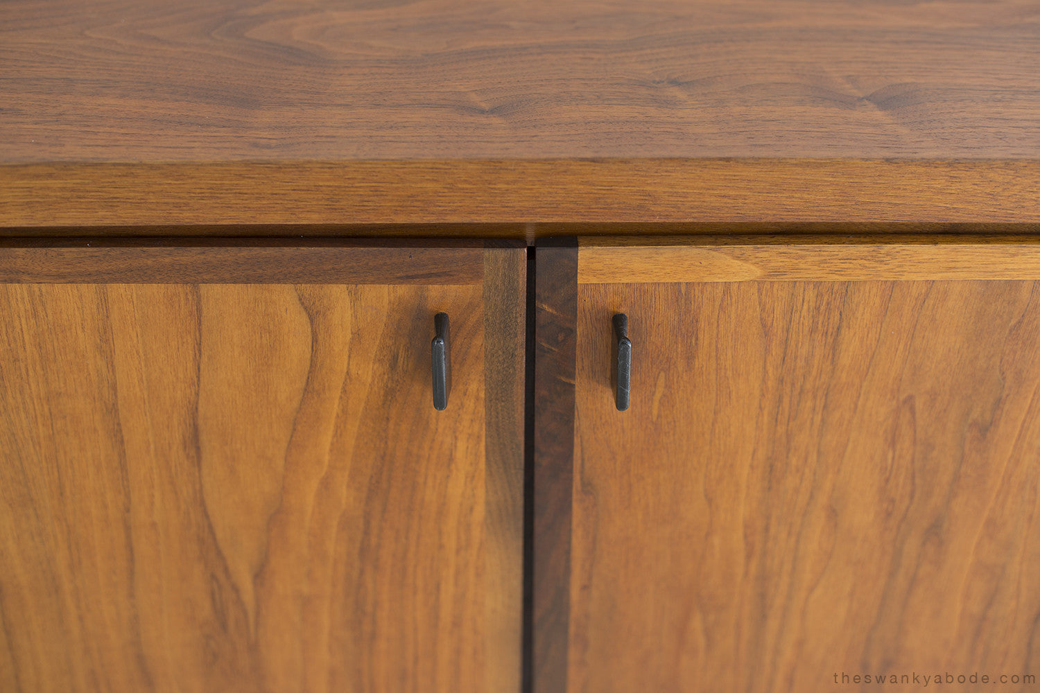 Mid Century Walnut Credenza - 01191601