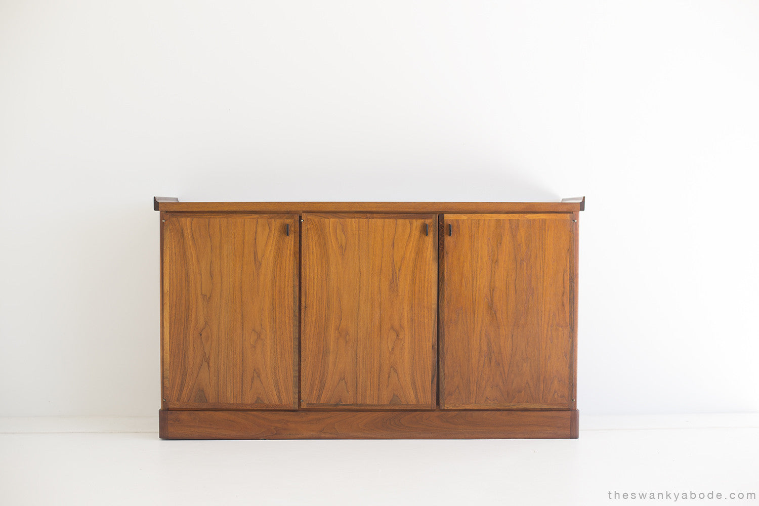 Mid Century Walnut Credenza - 01191601