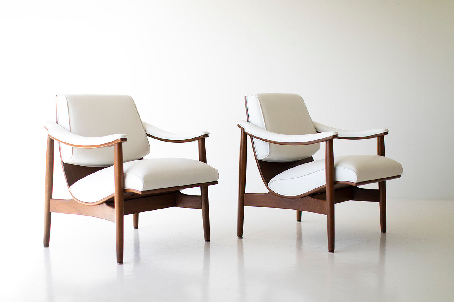 Modern Thonet Lounge Chairs - 09201802