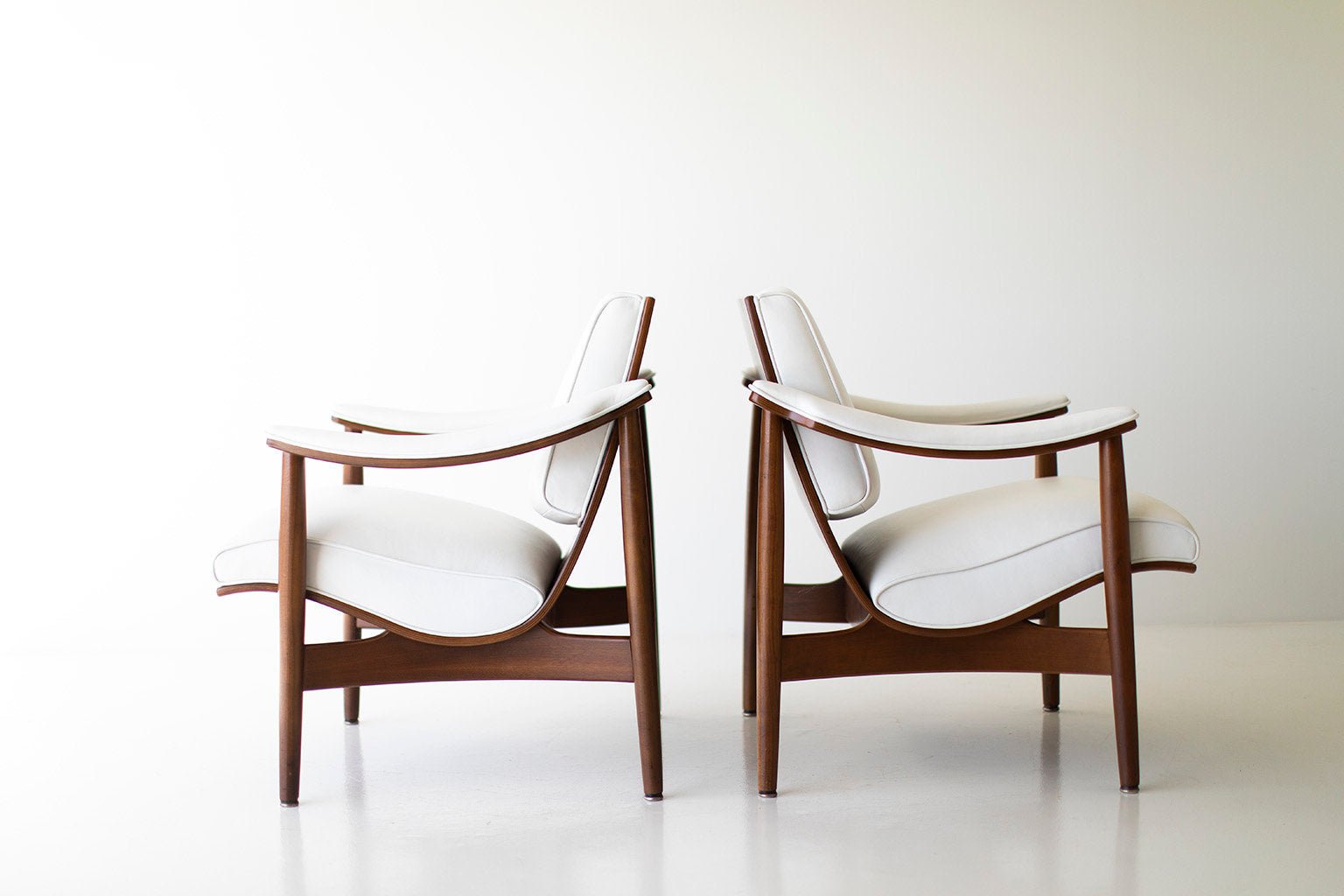 Modern Thonet Lounge Chairs - 09201802