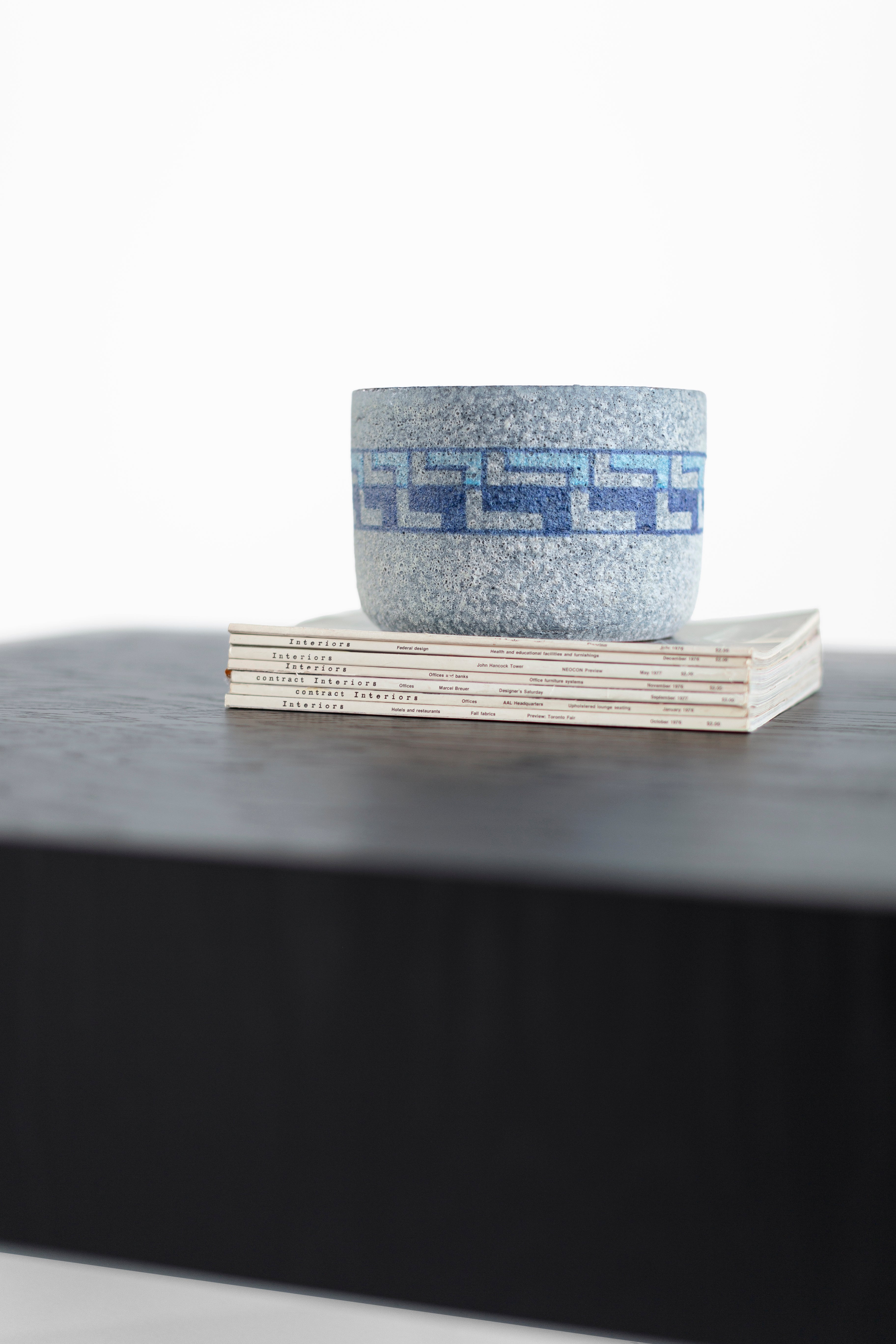 Black Modern Mondo Table - 1826