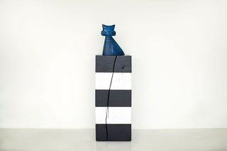 Black White Art Pedestal, Image 01