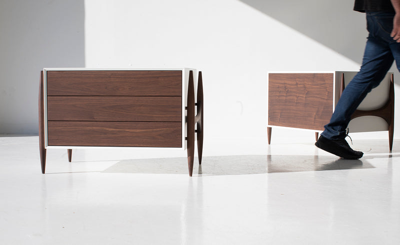 Detail of the walnut wood grain on the nightstand