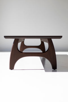 Close-up of the walnut wood grain on the coffee table