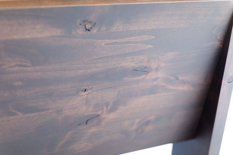 Detail of the solid knotty alder wood grain