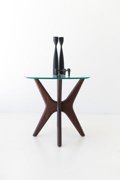 Close-up of the walnut wood grain on the Jax side table base