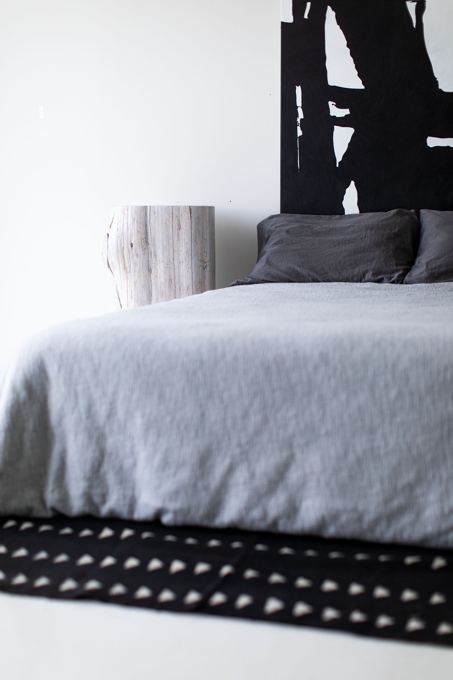 Modern Wood Stump Side Table & Nightstand – Black, Whitewash & Natural