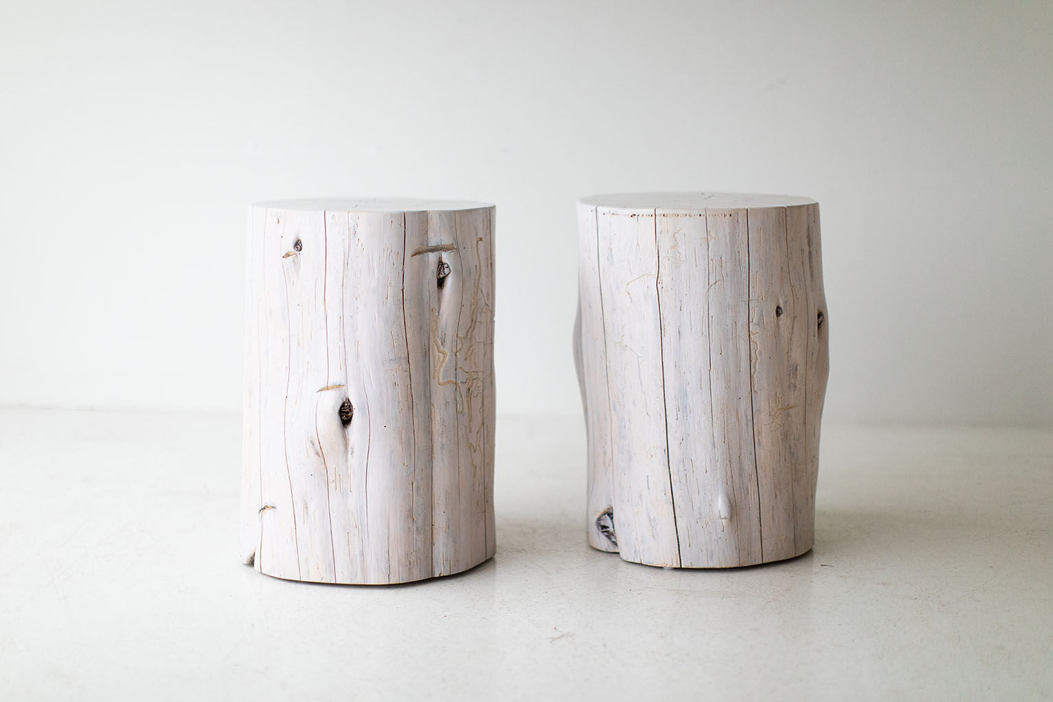 Modern Wood Stump Side Table & Nightstand – Black, Whitewash & Natural
