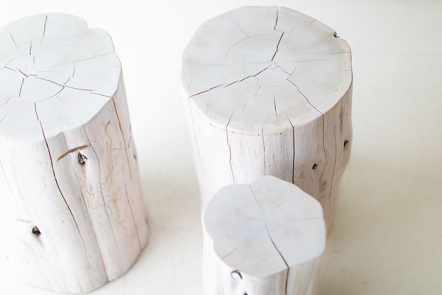 Modern Wood Stump Side Table & Nightstand – Black, Whitewash & Natural