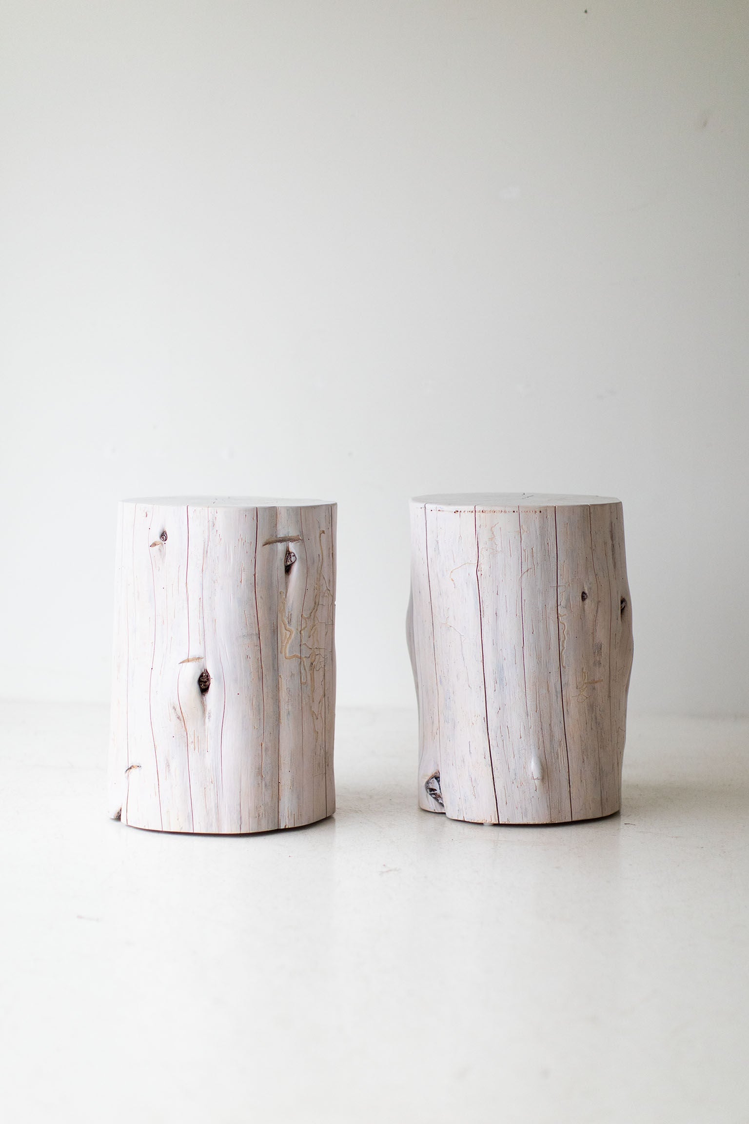 Modern Wood Stump Side Table & Nightstand – Black, Whitewash & Natural