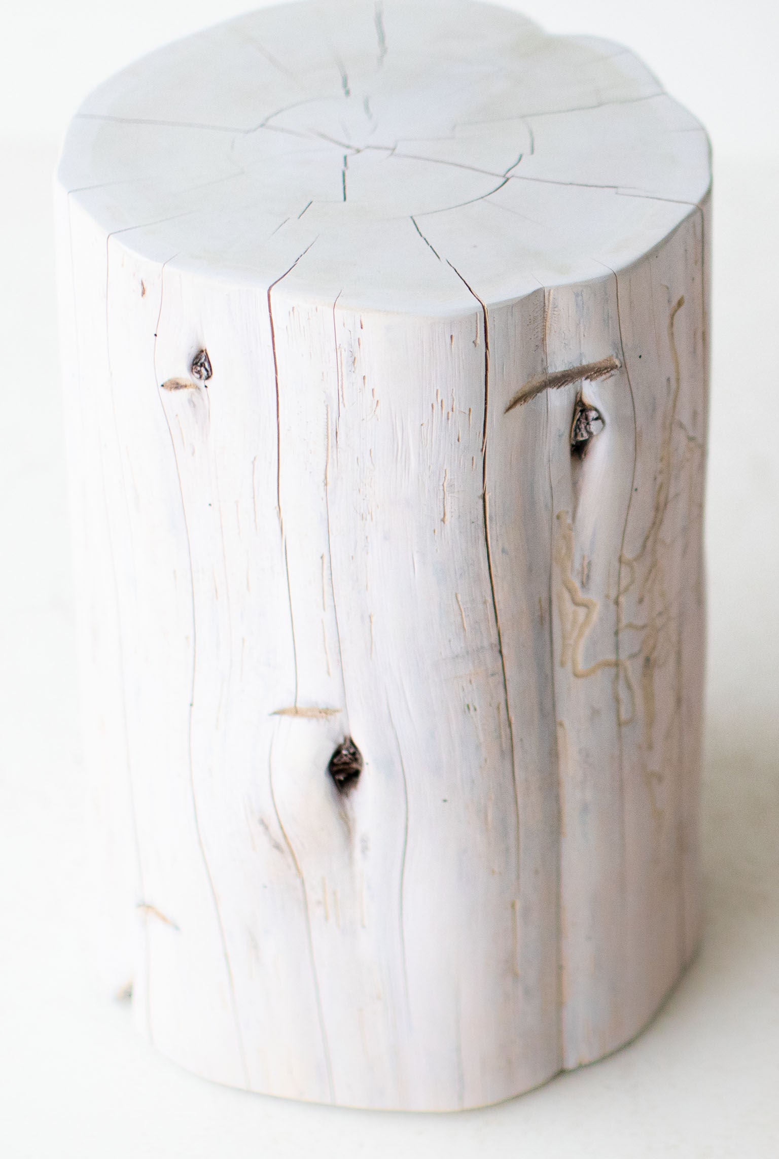Modern Wood Stump Side Table & Nightstand – Black, Whitewash & Natural