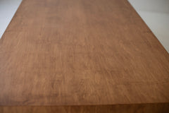 Close-up of the oak veneer grain