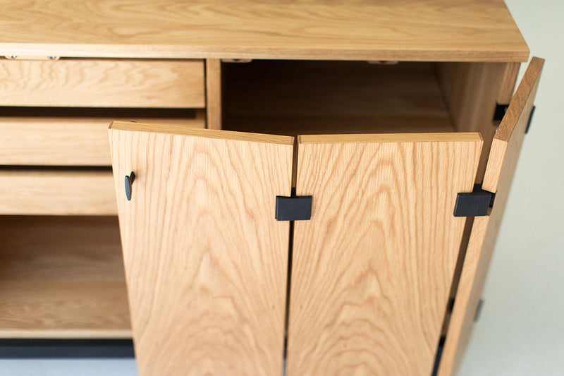 Close-up of the wood grain and lacquer finish