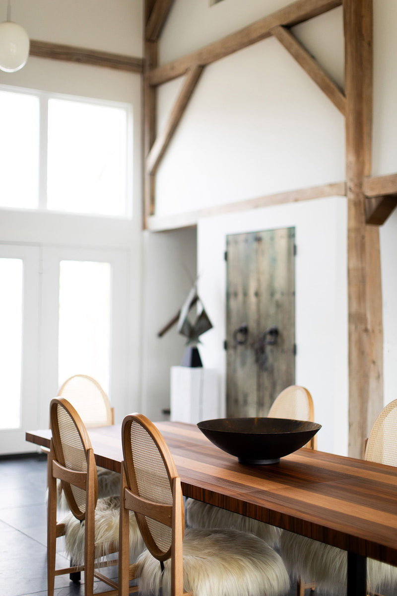 Close-up of the striped wood grain on the dining table top