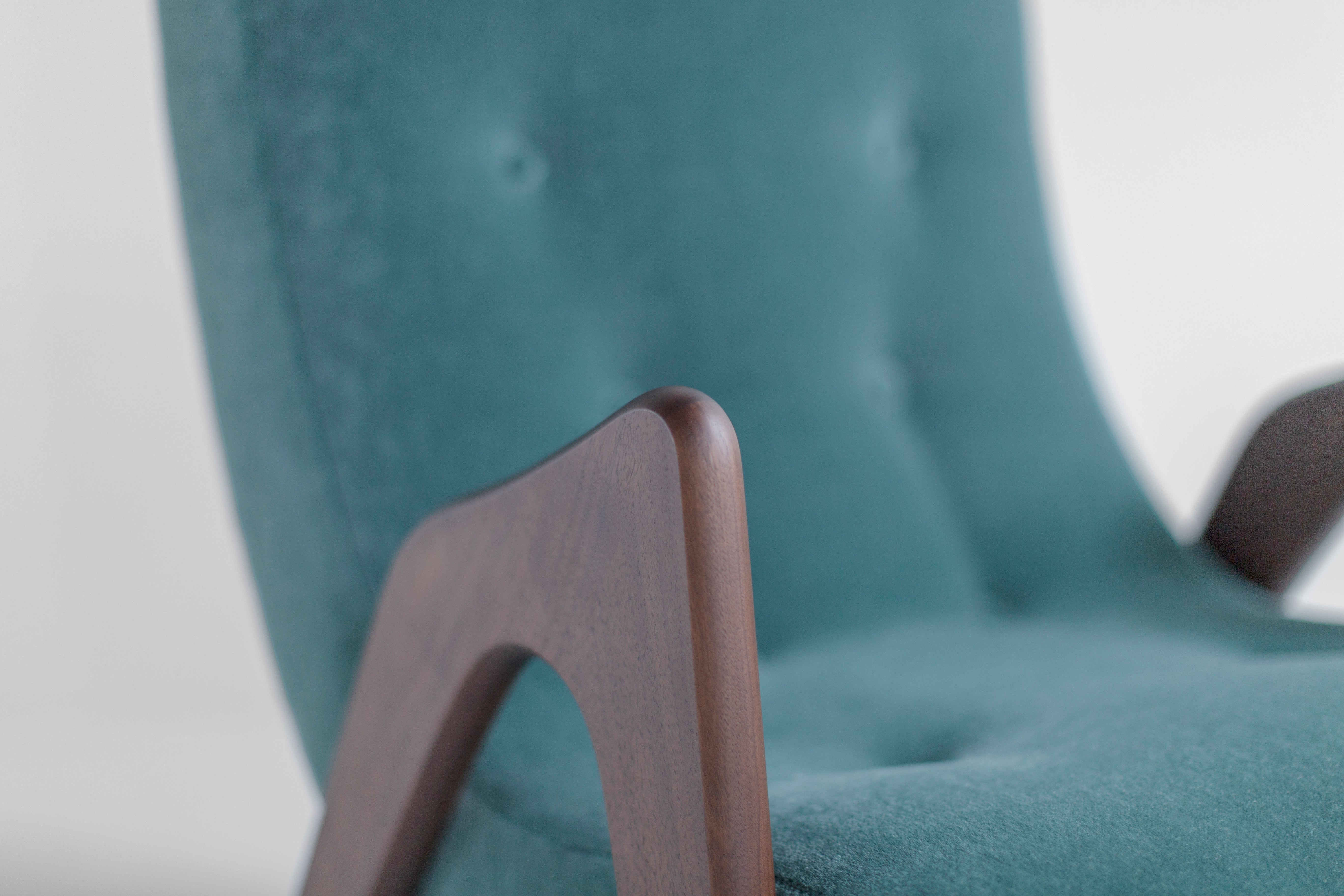 Modern Scoop Lounge Chair - 2505