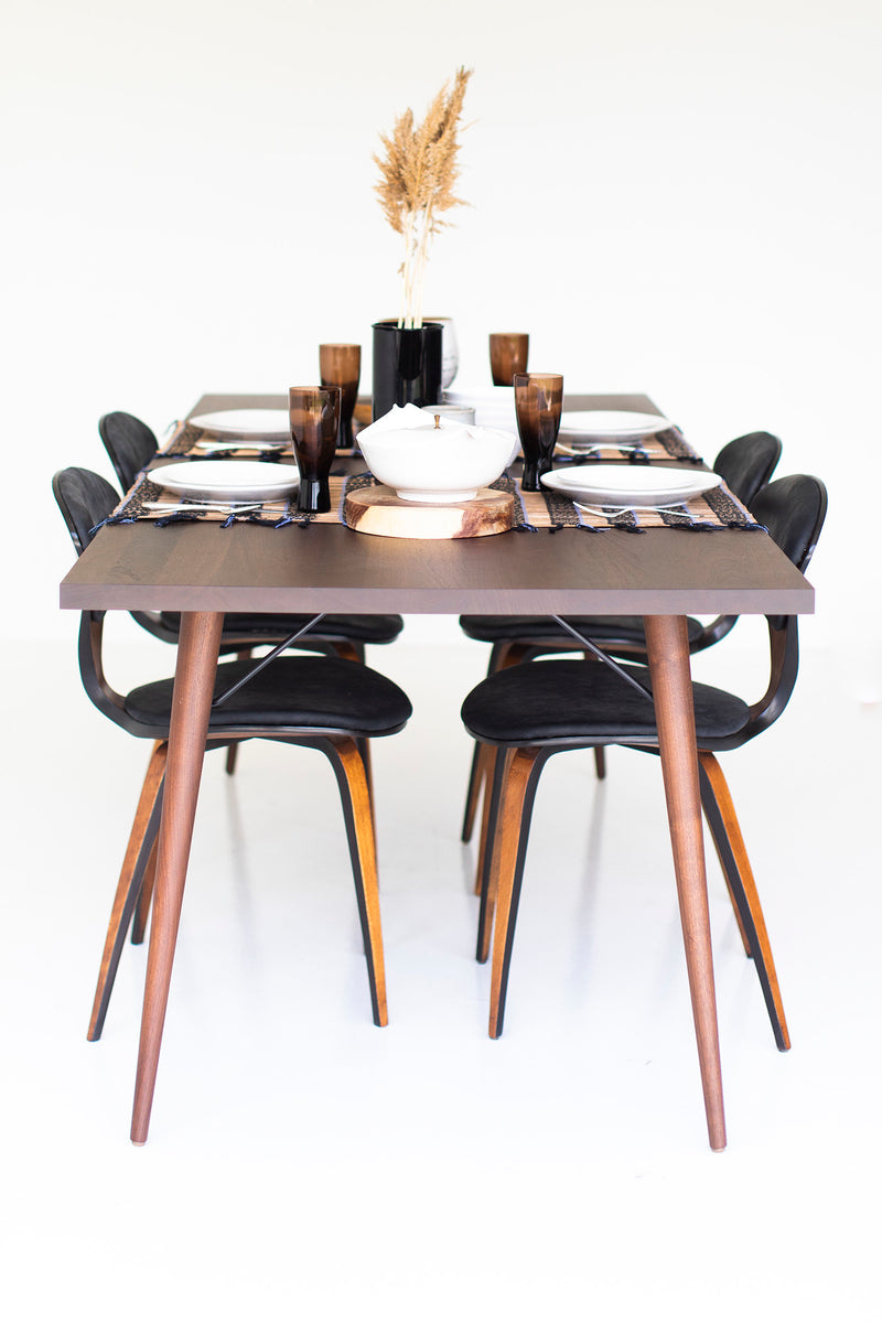 Detail of the tapered legs on the modern luxury New York dining table