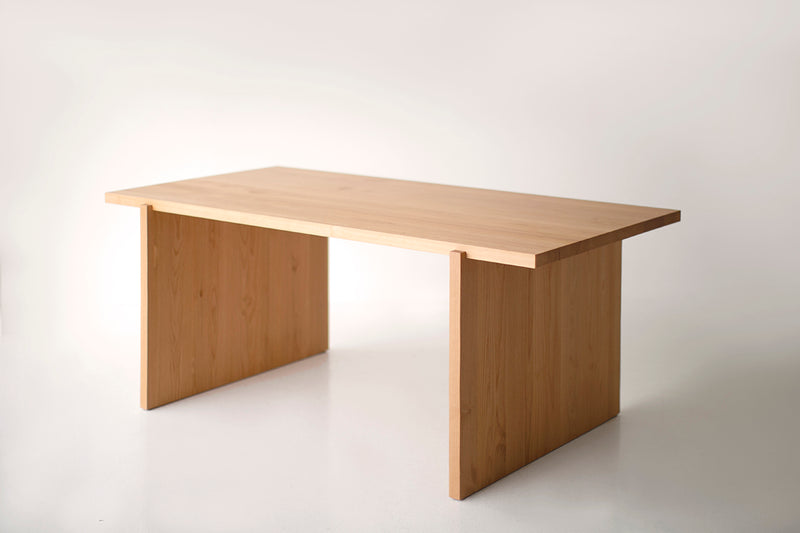 Close-up of the clear alder grain on a dining table leg