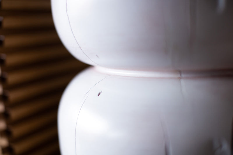 Side profile of the Sienna white end table