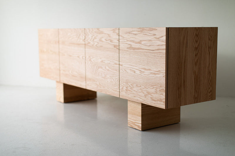 Side profile of the Suelo credenza and its low, sleek silhouette