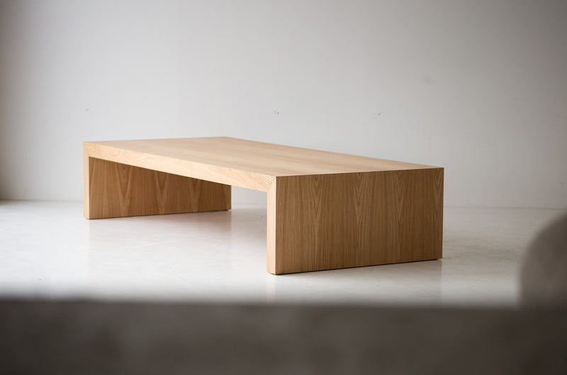 Close-up of the white oak veneer grain