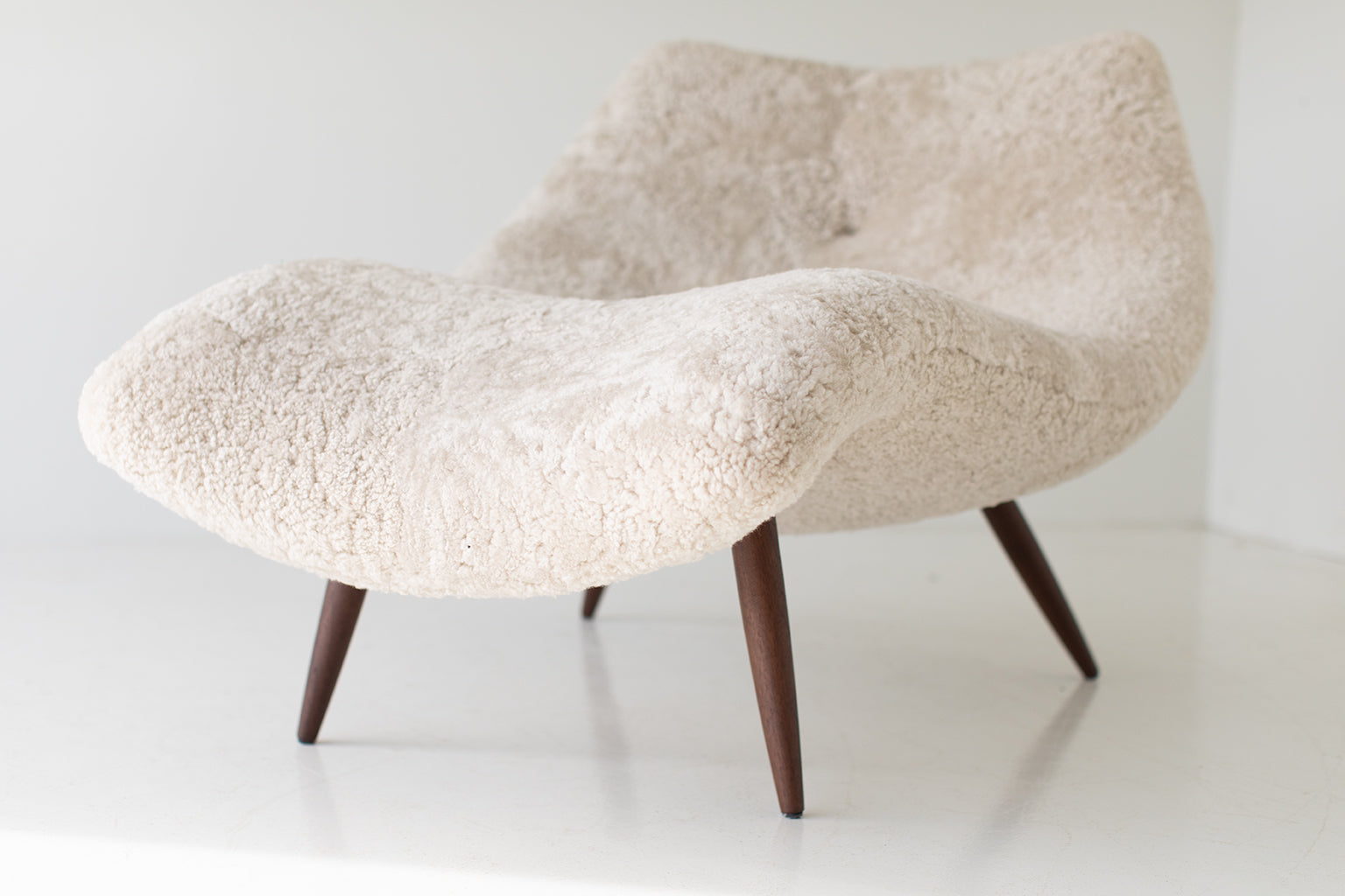 Modern Chaise Lounge in Fur - 1704