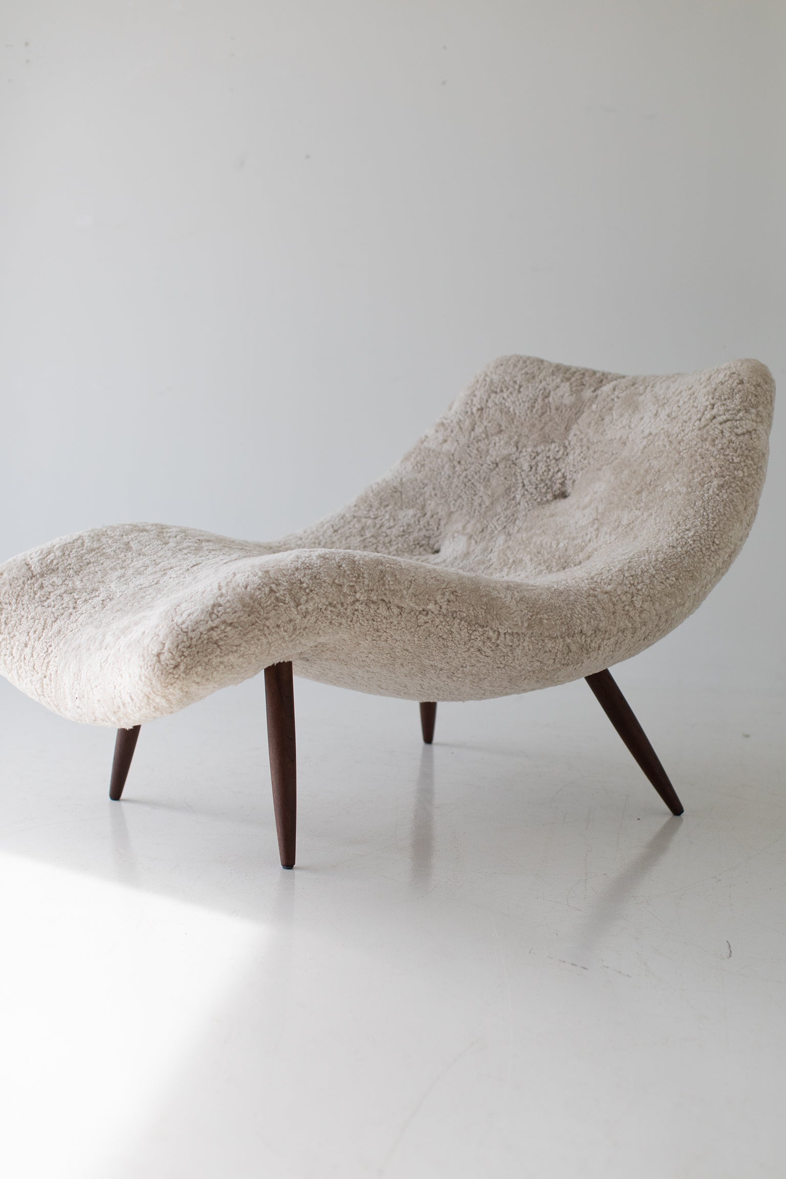 Modern Chaise Lounge in Fur - 1704