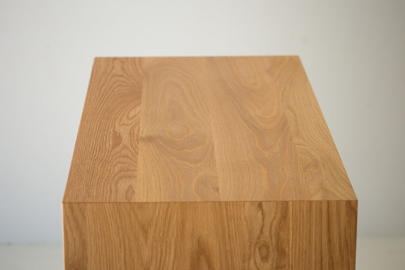 Detail of the solid oak grain across the case