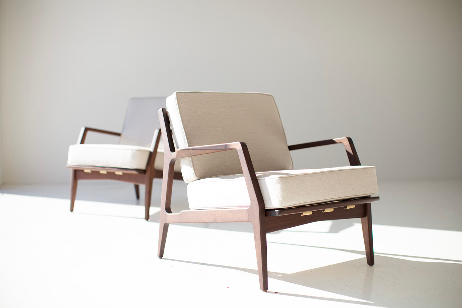 selig-modern-lounge-chair-1712-01