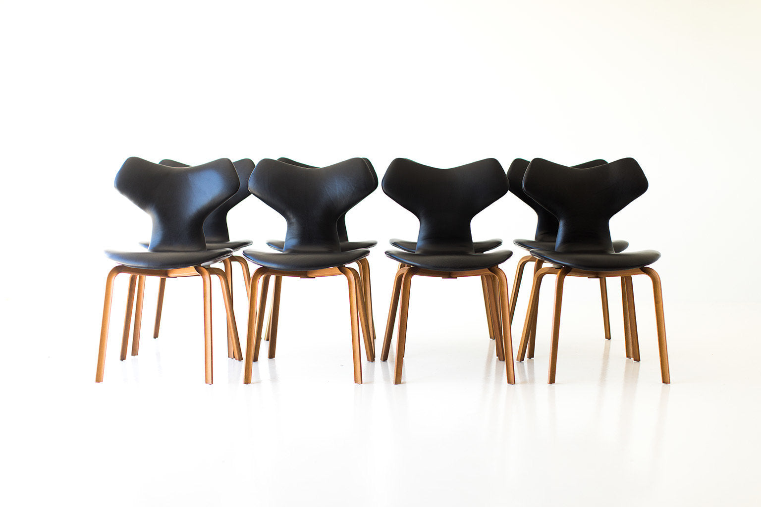Arne-Jacobsen-Leather-Grand-prix-Dining-Chairs-Fritz-Hansen-001