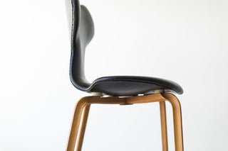 Arne-Jacobsen-Leather-Grand-prix-Dining-Chairs-Fritz-Hansen-002