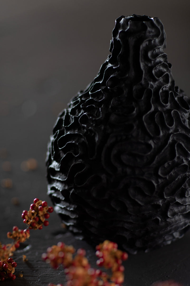 Close-up of the vase opening and rim detail