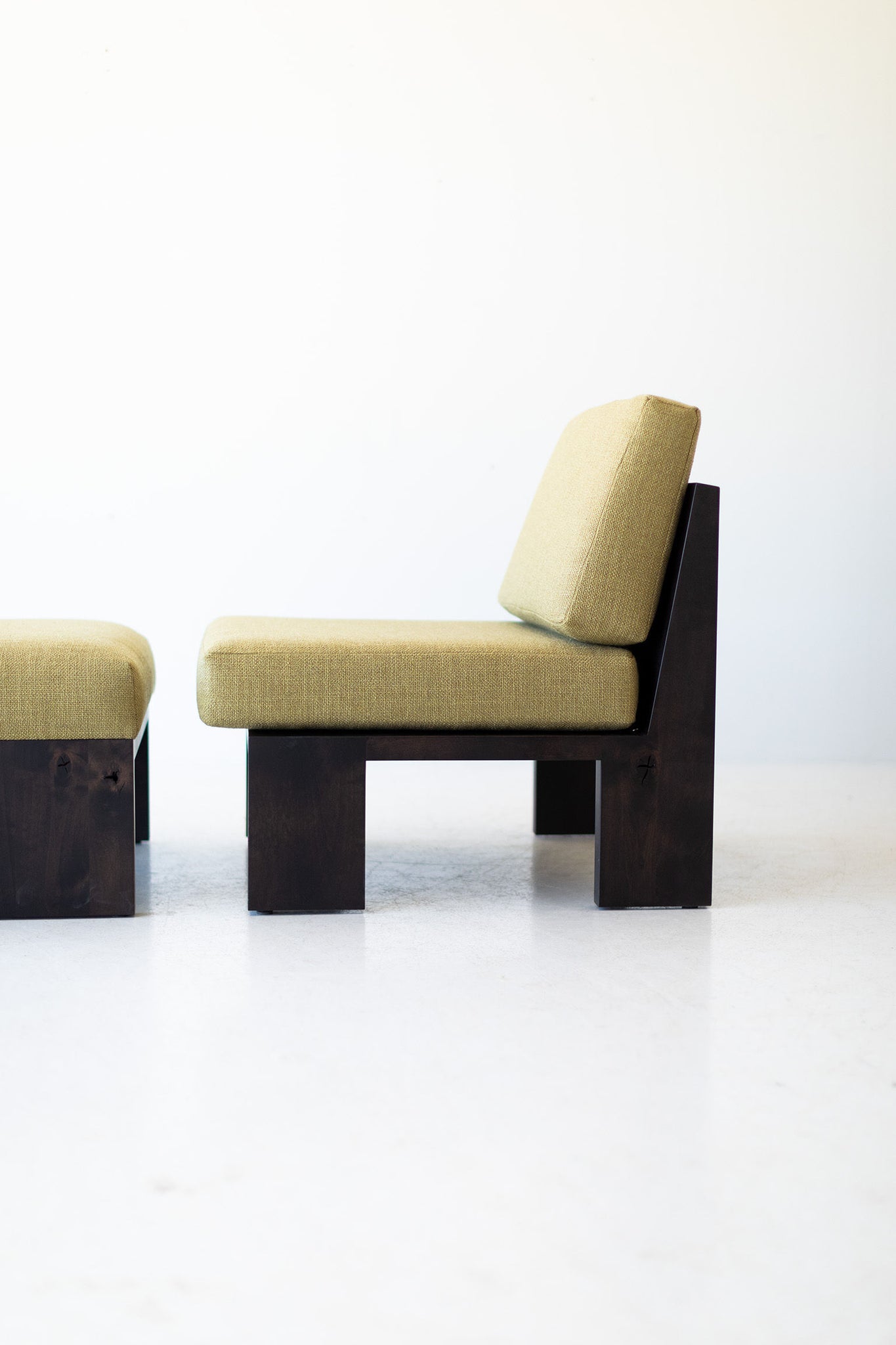Chile-Modern-Lounge-Chair-Ottoman-03
