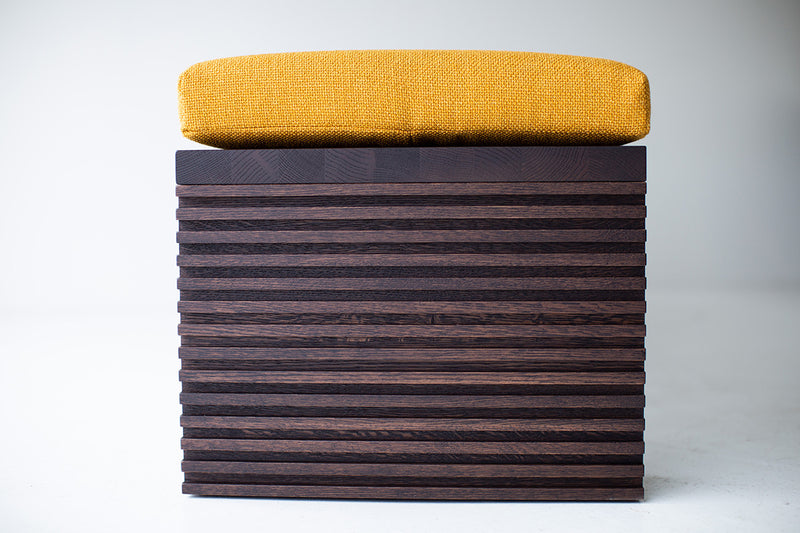 Close-up of the oak wood grain