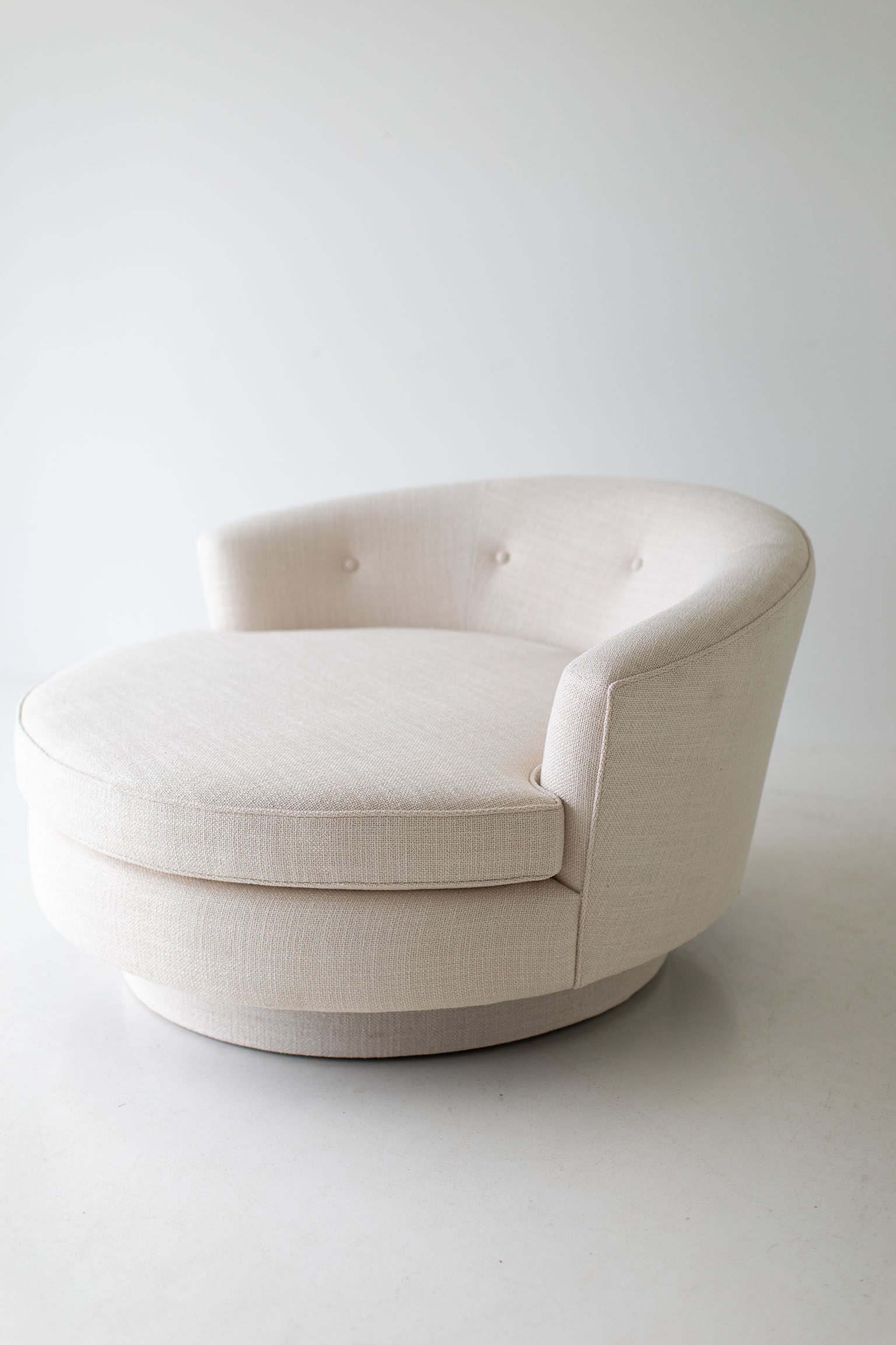 Mid Century Round Lounge Chair