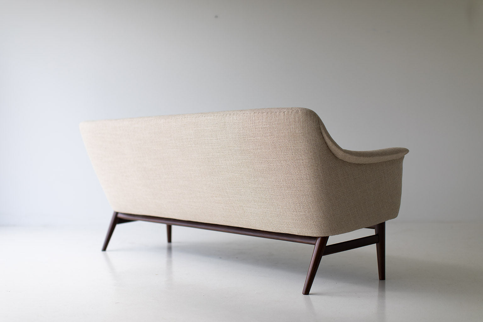 Mid-century-sofa-04