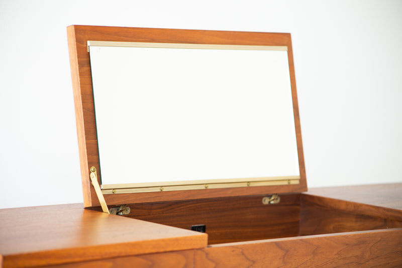 Paul-McCobb-Gentlemans-Chest-Calvin-Furniture-Irwin-Collection-12