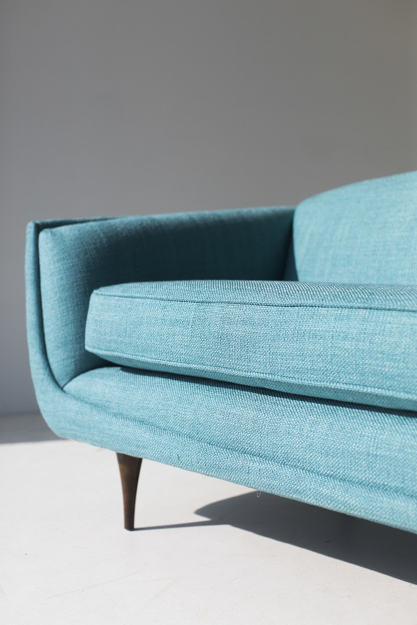 Selig-sofa-designer-attributed-William-Hinn-06
