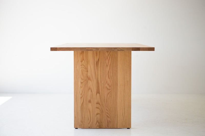 Detail of the solid white oak wood grain