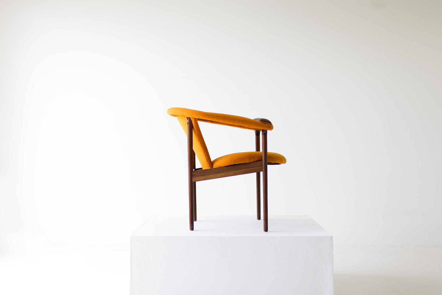 Adrian Pearsall Chair for Craft Associates Inc - 07221601