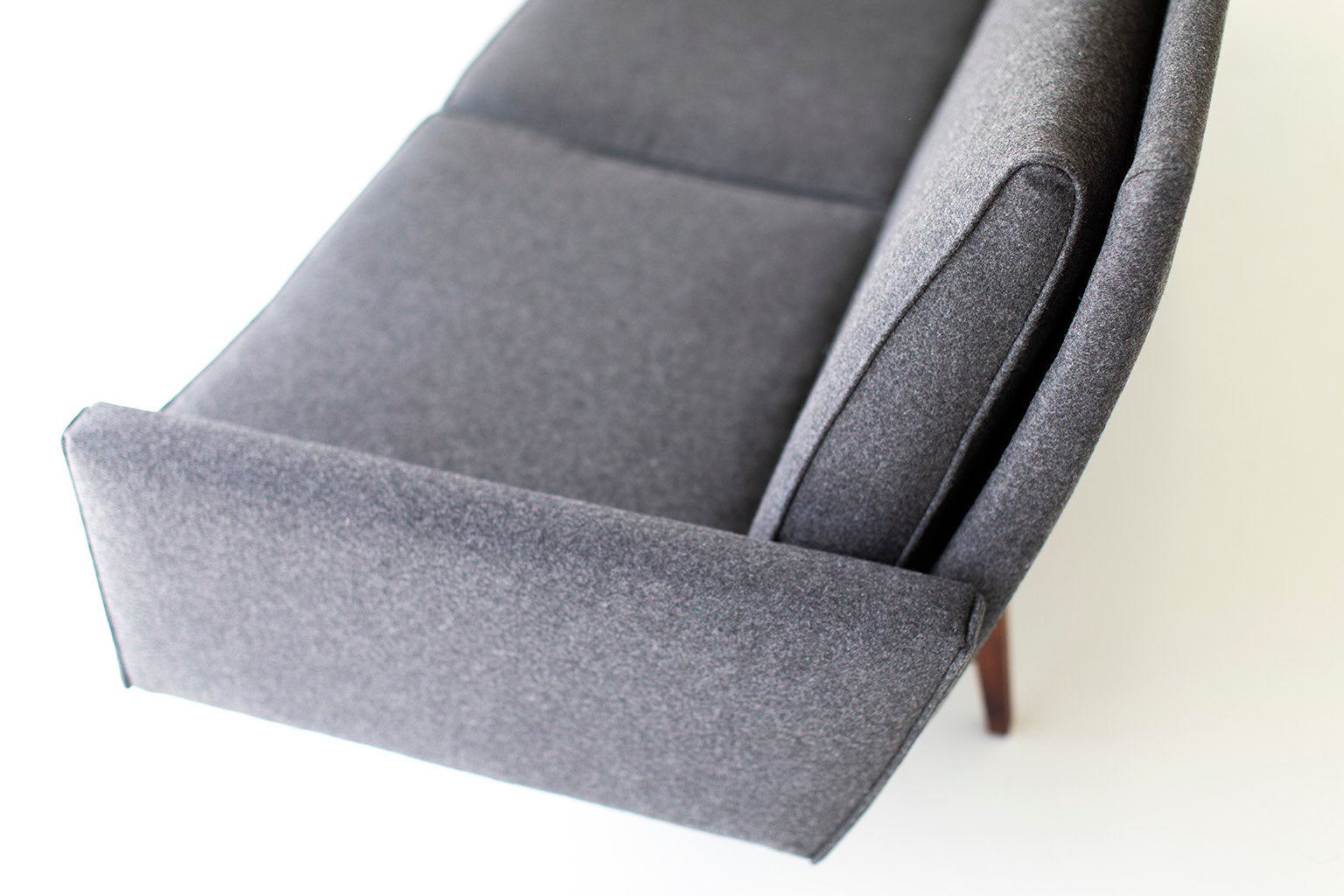 Jens Risom Sofa for Risom Design Inc. - 05211801