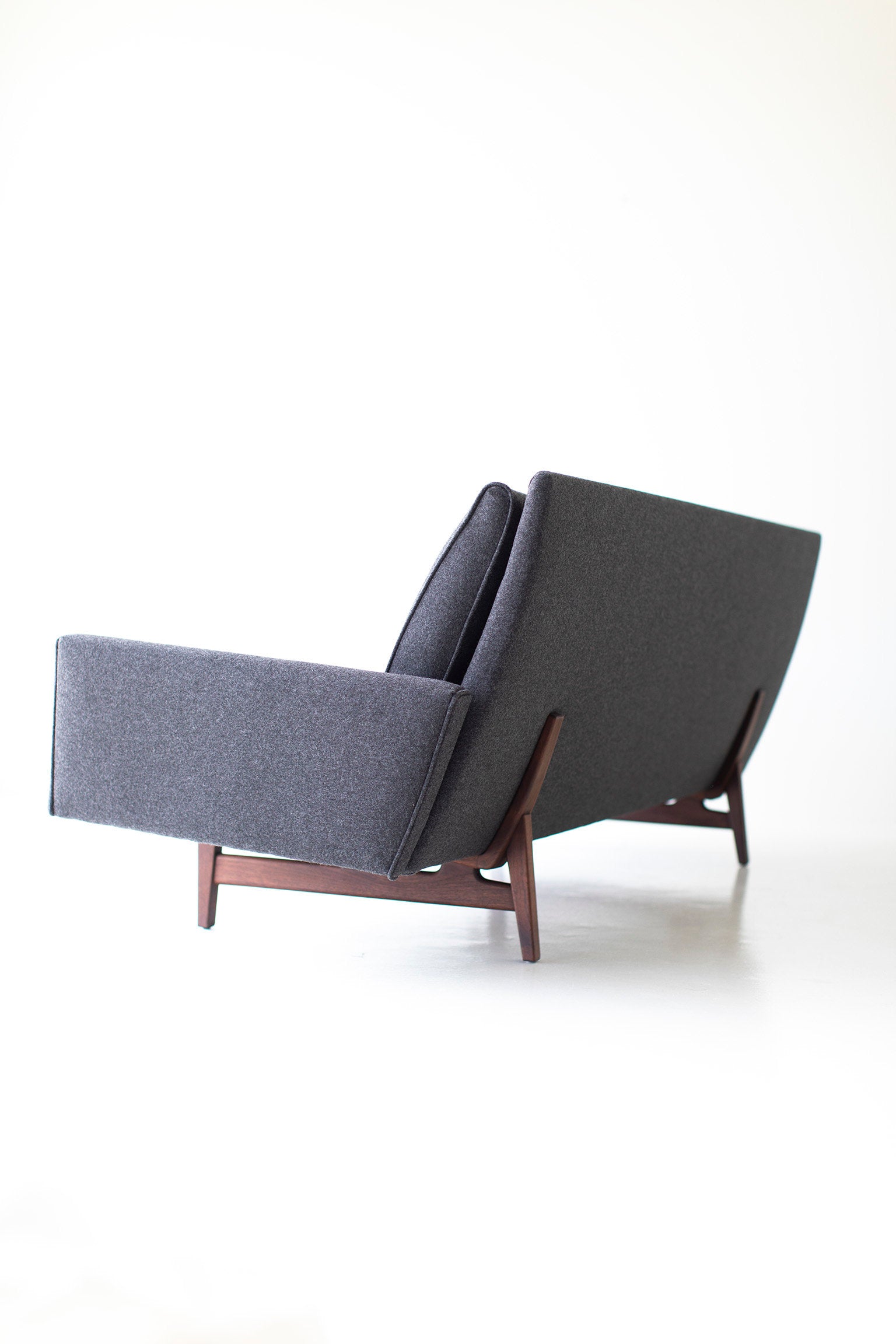 Jens Risom Sofa for Risom Design Inc. - 05211801