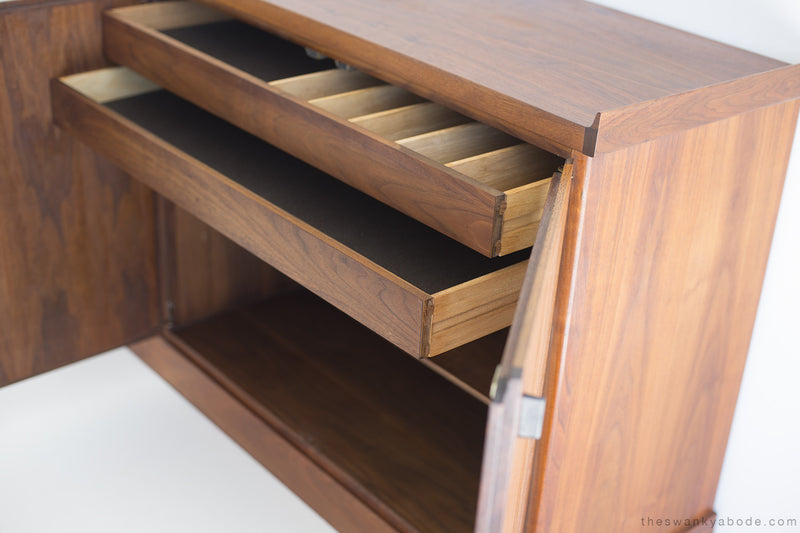 mid-century-walnut-credenza-03