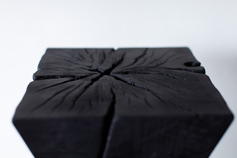 Close-up of the wood grain and cracking